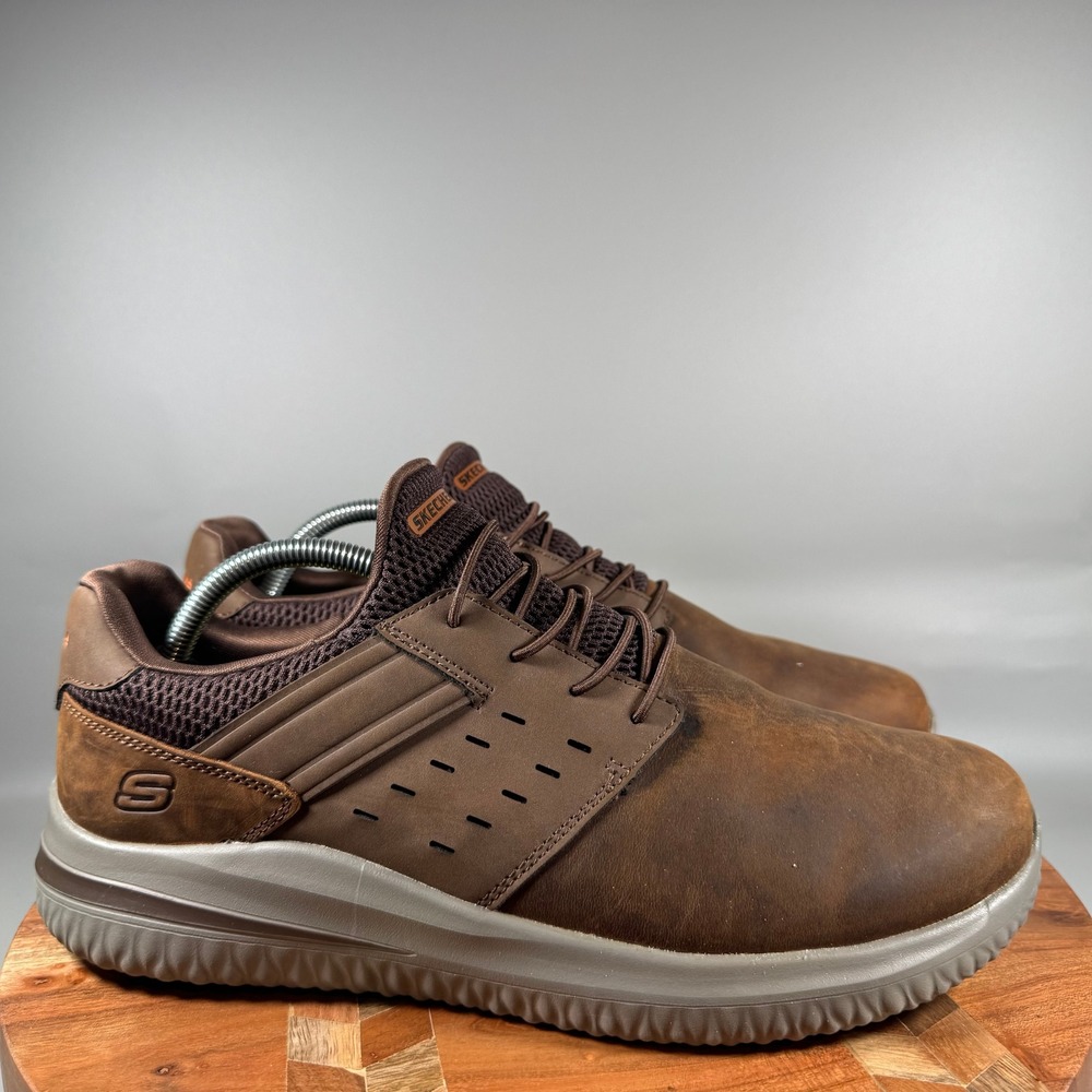 Skechers 210308W Mens Wide Fit Dark Brown Leather Memory Foam Sneakers Size 10